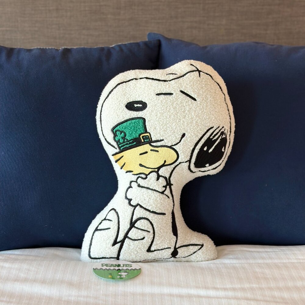 Peanuts Snoopy St. Patrick’s Day Sherpa Throw Pillows | Snoopy Woodstock hugging